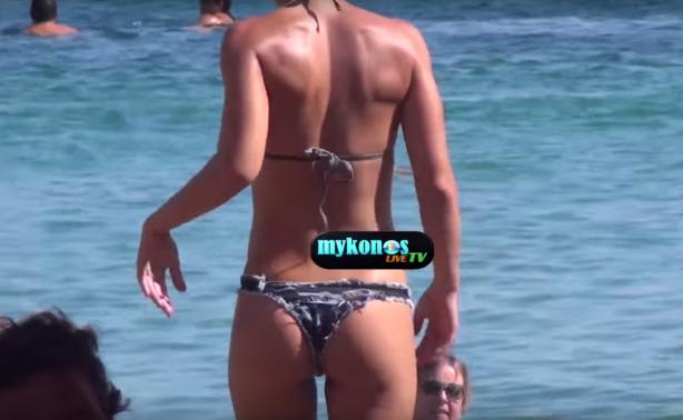 Η Ρωσίδα με το σκισμένο τζιν μπικίνι άφησε τους πάντες άφωνους στην Ψαρρού!