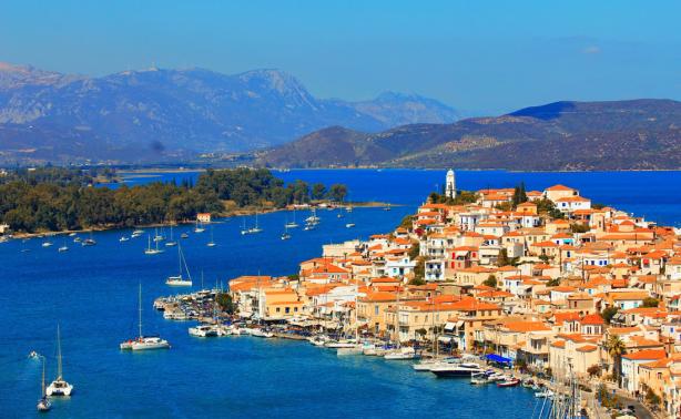 Μυστική απόδραση στον Πόρο για βουλευτή που είναι ζευγάρι με πρώην υπουργό!