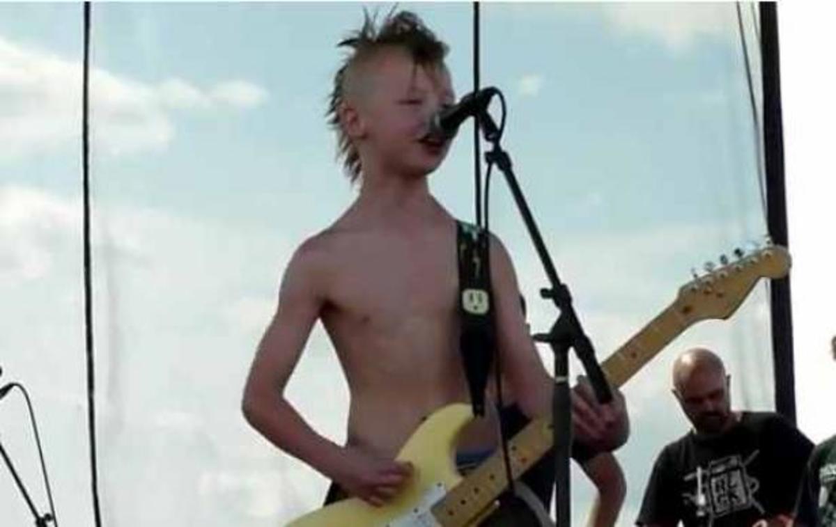 Ο 9χρονος ροκάς που έχει ξετρελάνει το διαδίκτυο