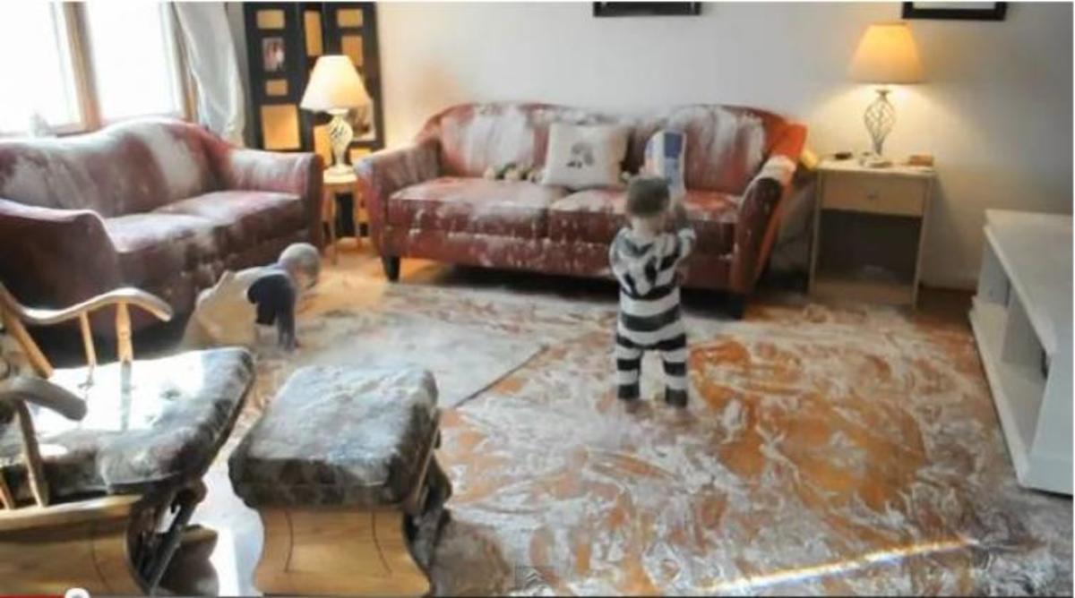 Δυο μωρά καταστρέφουν ένα σπίτι με…αλέυρι! ΔΕΙΤΕ ΤΟ!