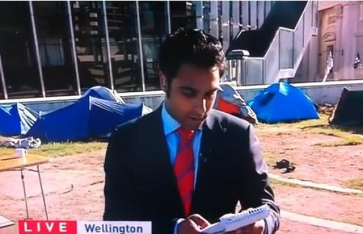 Ρεπόρτερ χάνει τα λόγια του ξανά…και ξανά…