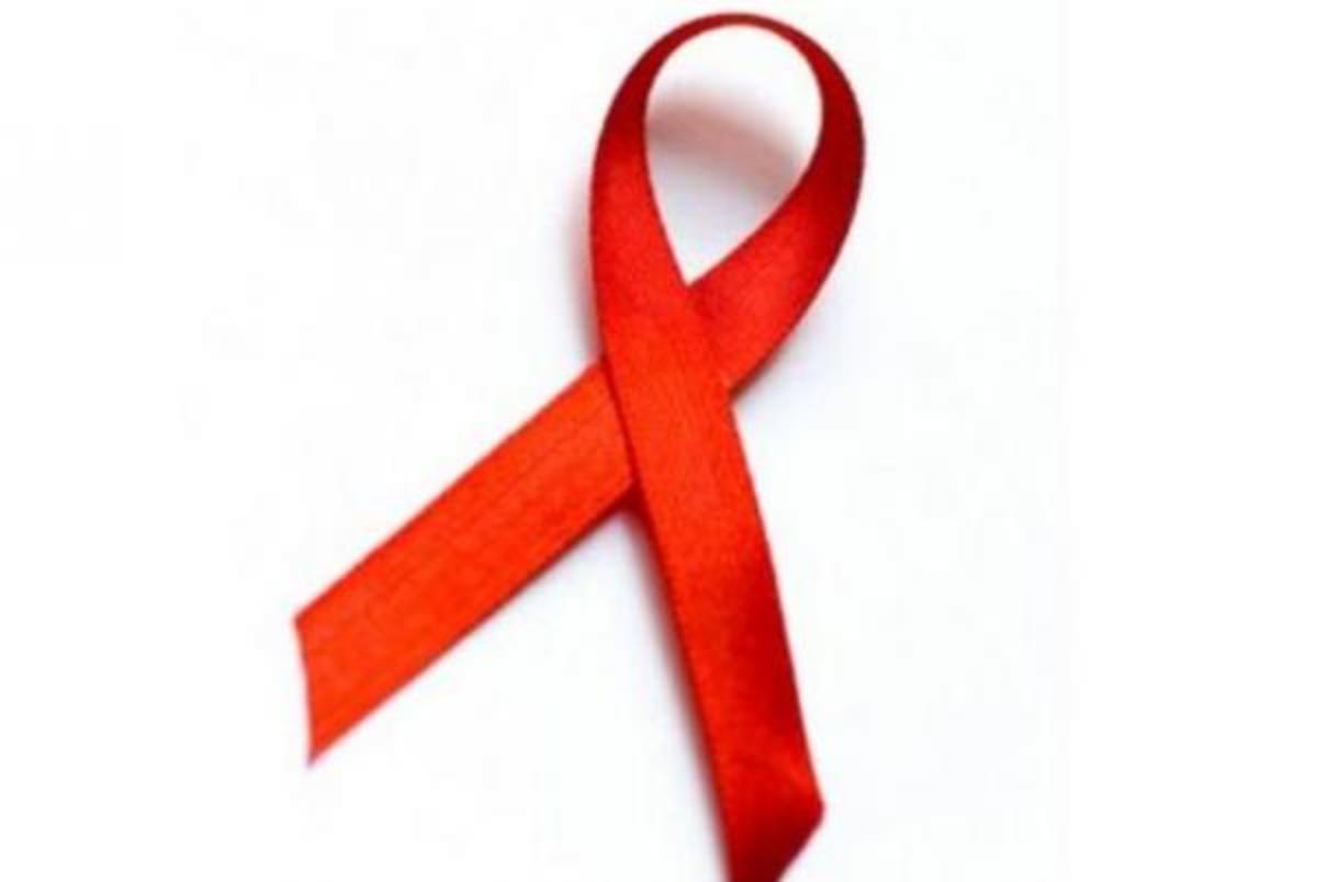 Σήμερα η μέρα κατά του HIV! Που μπορείς να βρεις το red ribbon και… ελεύθερες αγκαλιές!