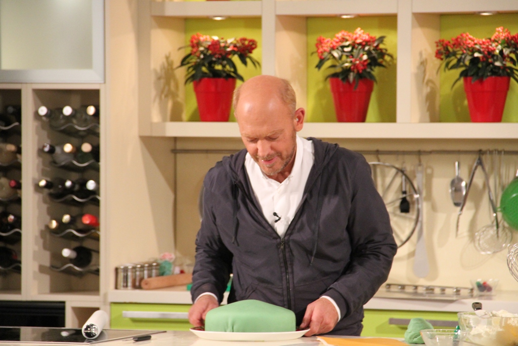 Τι χριστουγεννιάτικα γλυκά ετοιμάζει ο Παρλιάρος στην πρεμιέρα;