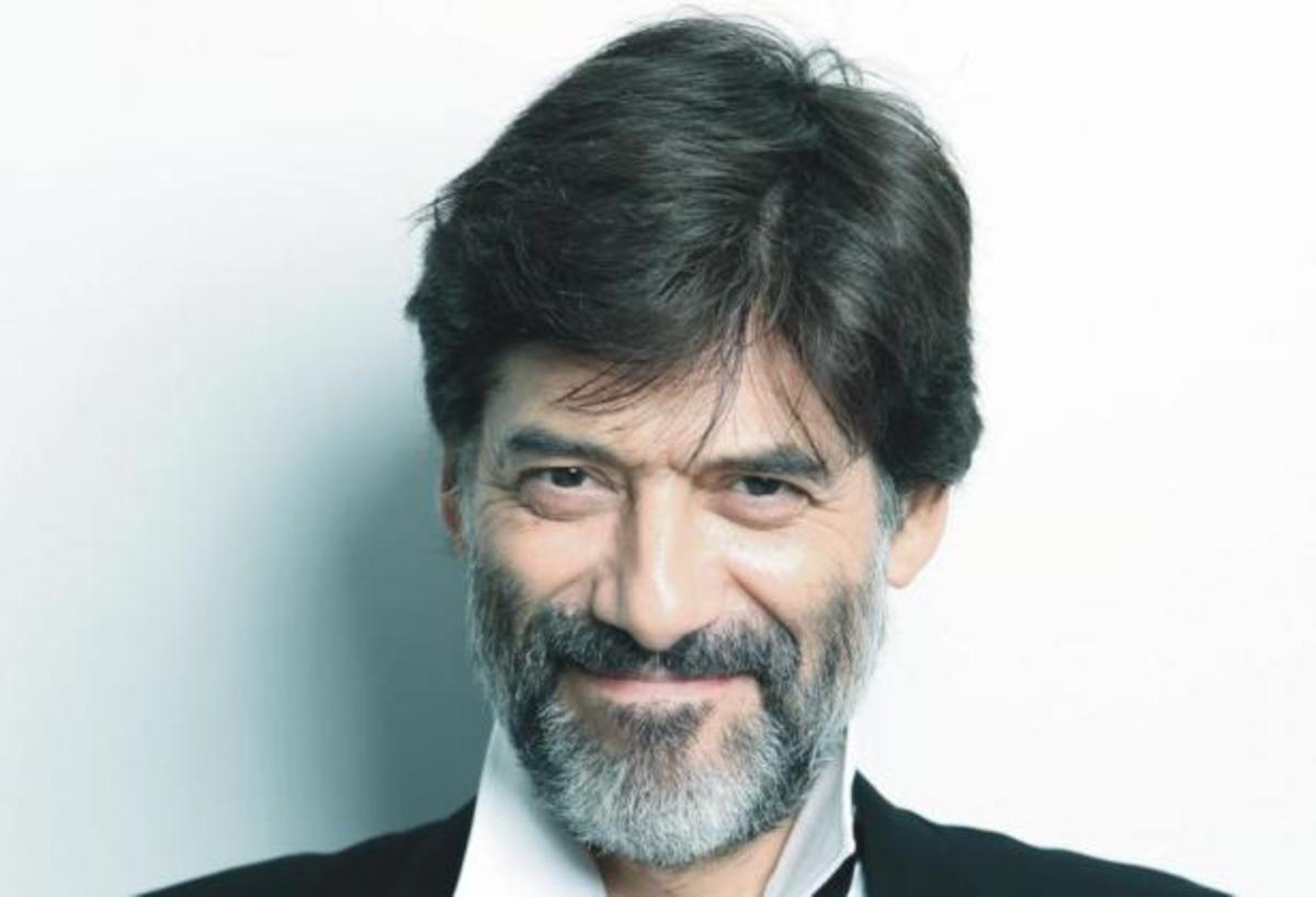 O Γιώργος Χωραφάς μαγειρεύει και σχολιάζει τη Νάνα Μούσχουρη