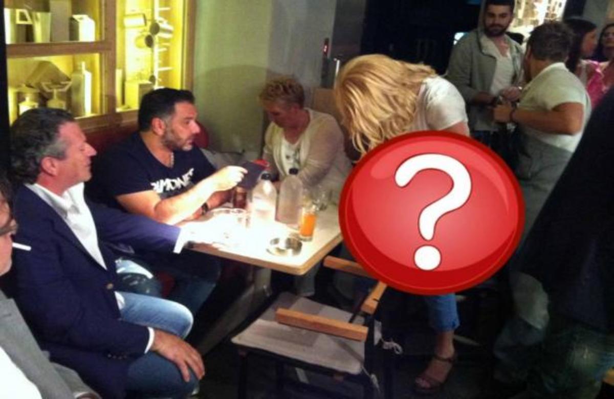 Το ατύχημα της Νατάσας Θεοδωρίδου στην απονομή του πλατινένιου δίσκου της