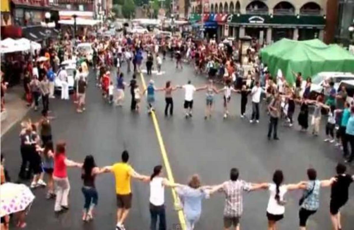 ΣΥΓΚΙΝΗΤΙΚΟ! Όλοι οι Αυστραλοί έγιναν Έλληνες και χόρεψαν τον Ζορμπά!