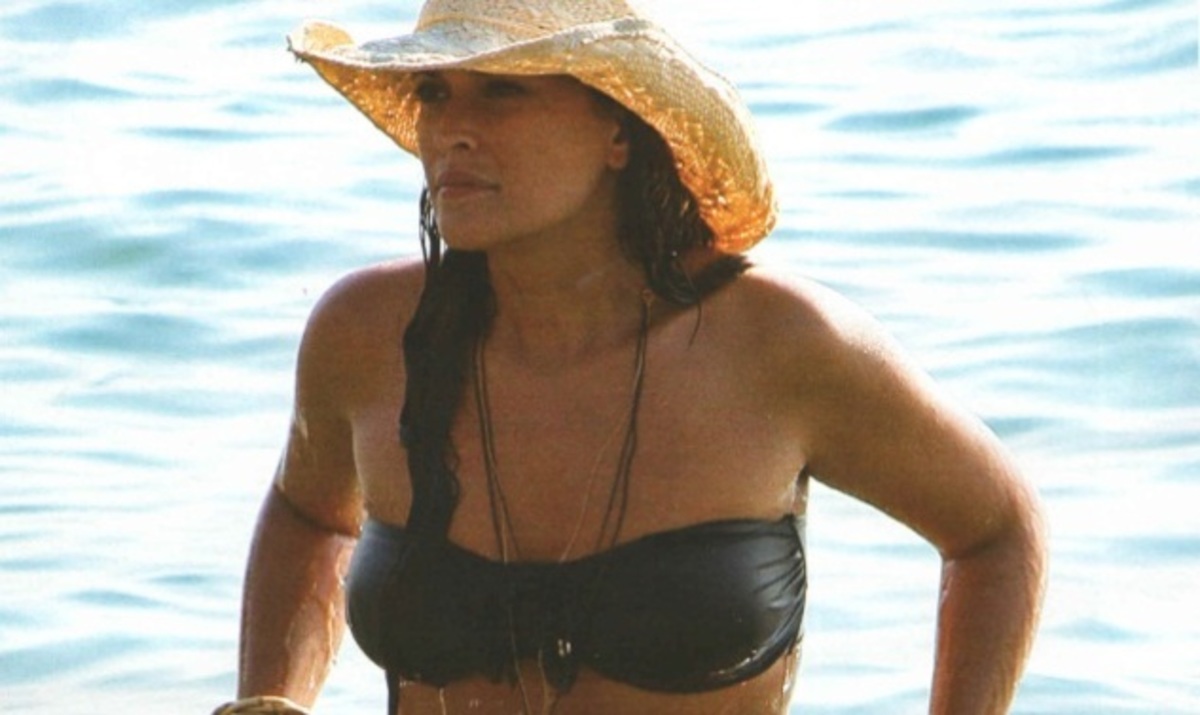 ΑΠΟΚΑΛΥΠΤΙΚΟ! Η Σίσυ Χρηστίδου συνάλαβε επ'αυτοφόρω paparazzo να την φωτογραφίζει!