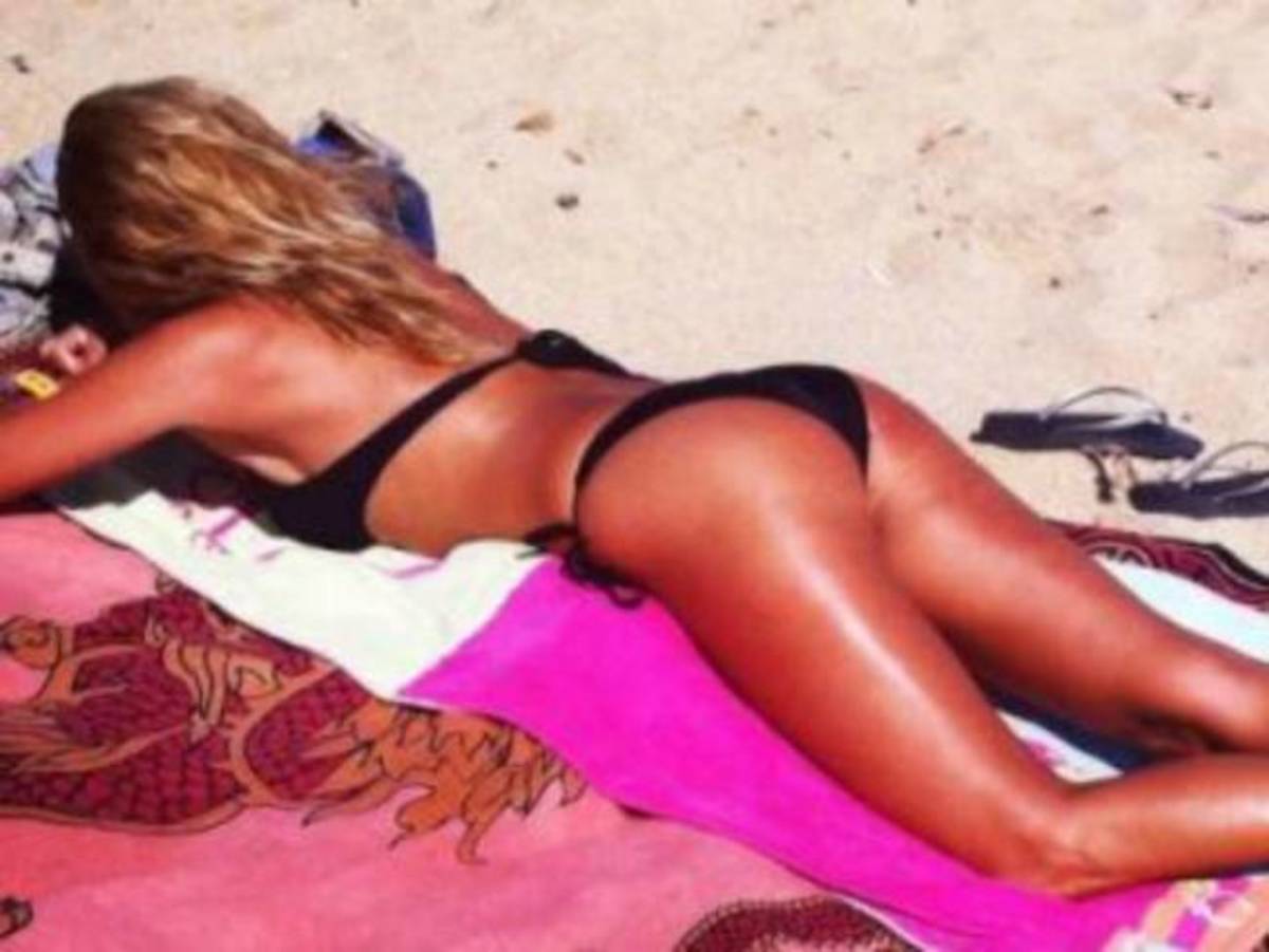 Η παρουσιάστρια από το παρελθόν που εντυπωσίασε στην παραλια!