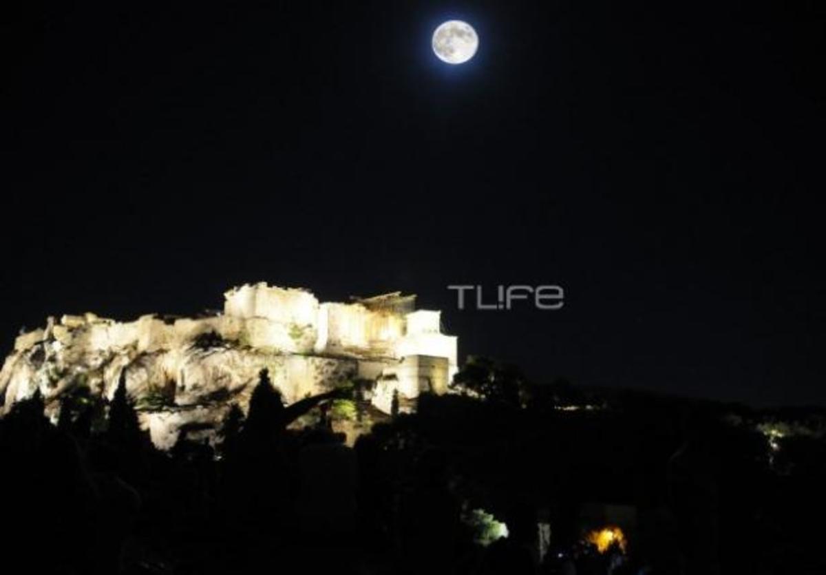 Φωτορεπορτάζ: Οι γειτονιές της Αθήνας με την Πανσέληνο!