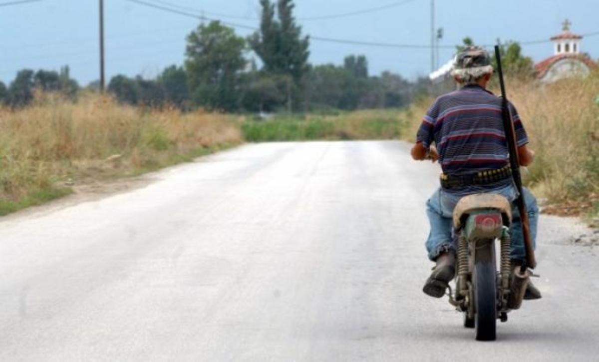 Θεσπρωτία: Δεν κατάλαβε τη γυναίκα του, που έπεσε από τη μηχανή και συνέχισε!