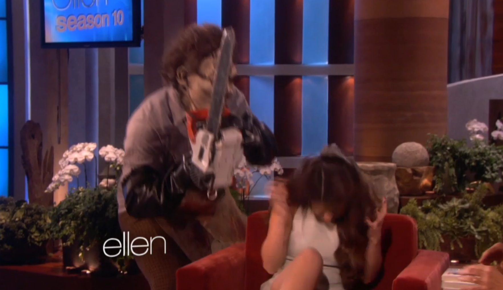 Δύο φορές κατατρόμαξε η Selena Gomez στην εκπομπή της Ellen Degeneres