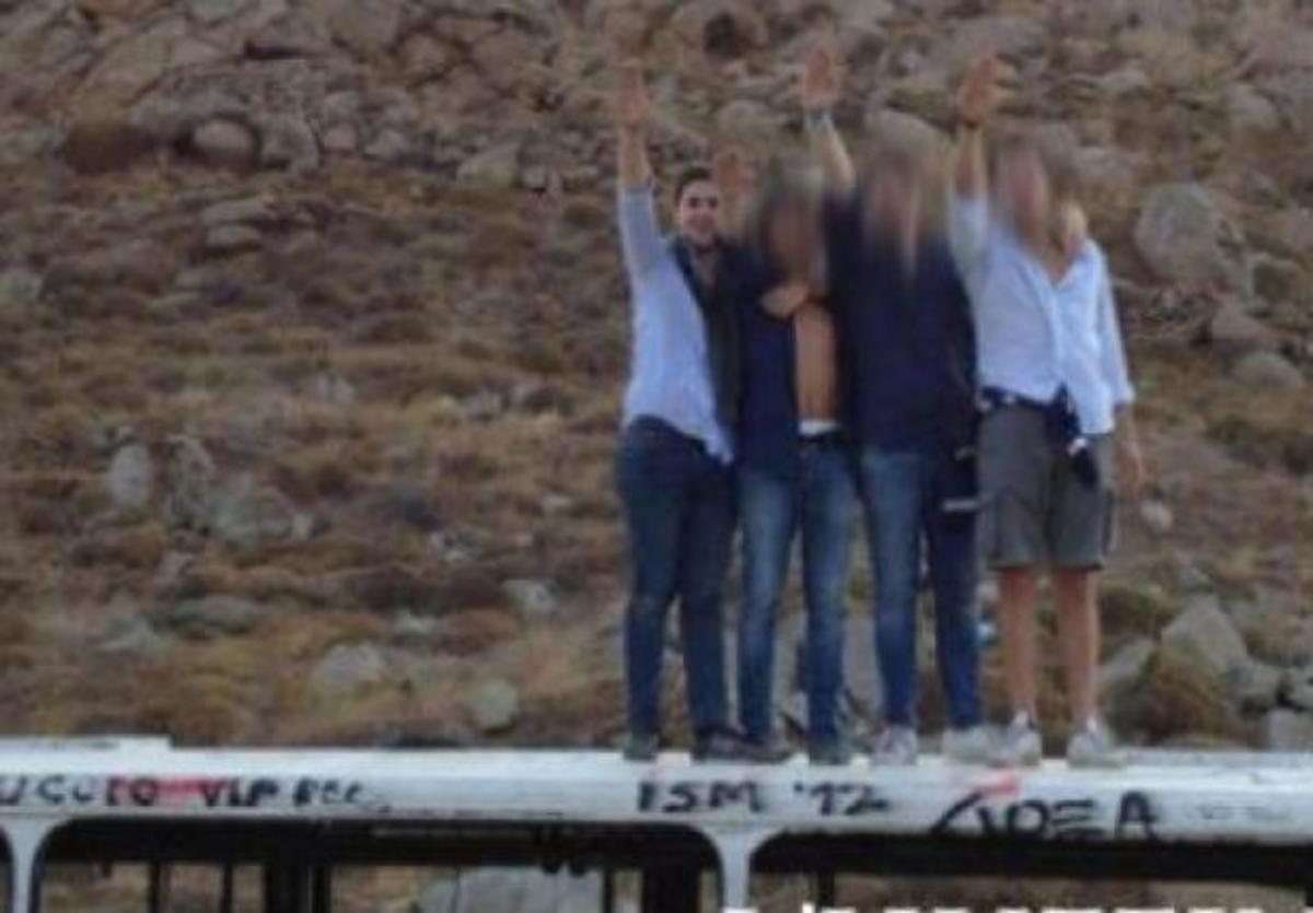 Γιος δημάρχου χαιρετά φασιστικά στην Μύκονο