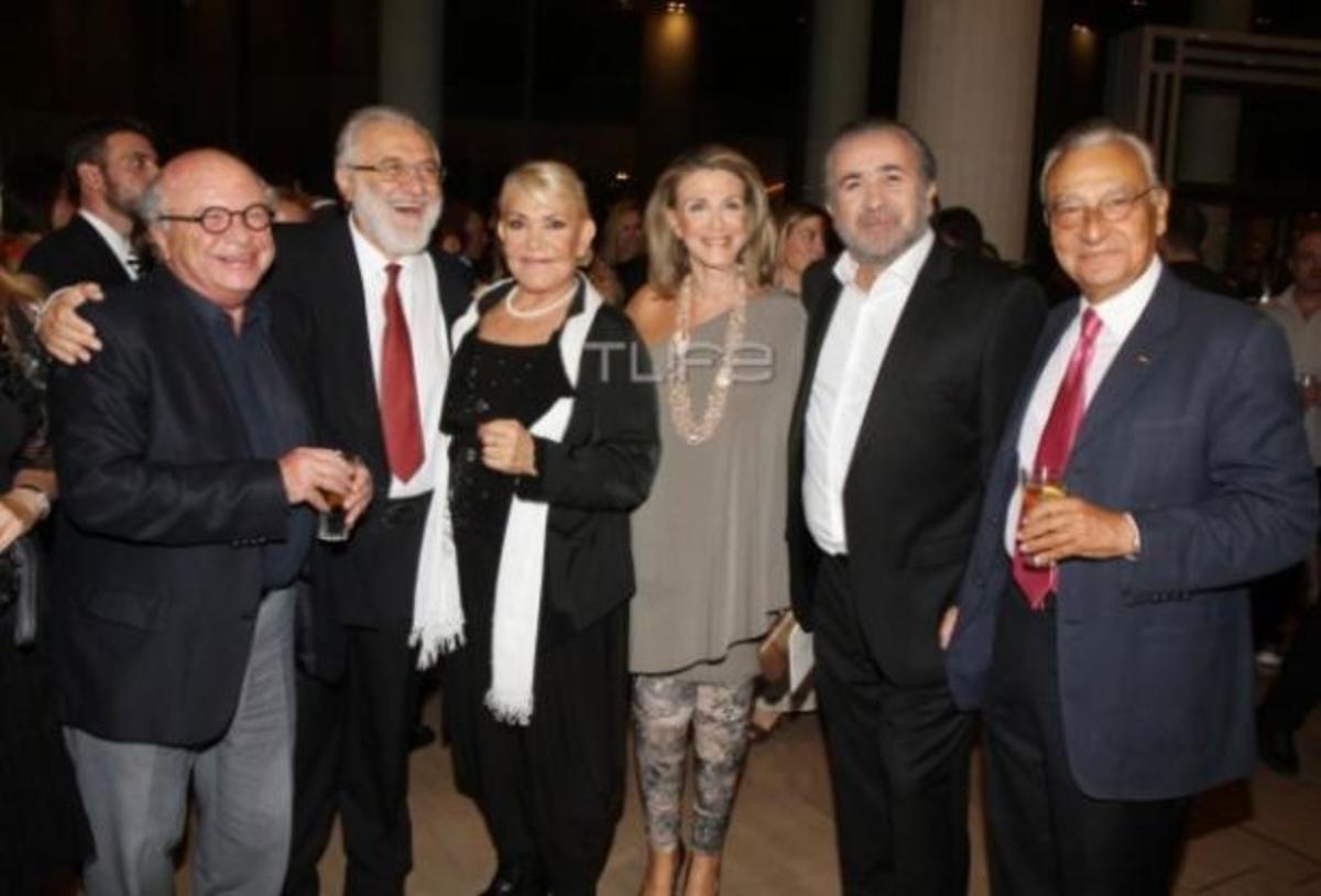 “Ο Θεός αγαπά το χαβιάρι” του Γ. Σμαραγδή έκανε πρεμιέρα στο Μέγαρο Μουσικής! Δείτε ποιοι πήγαν!