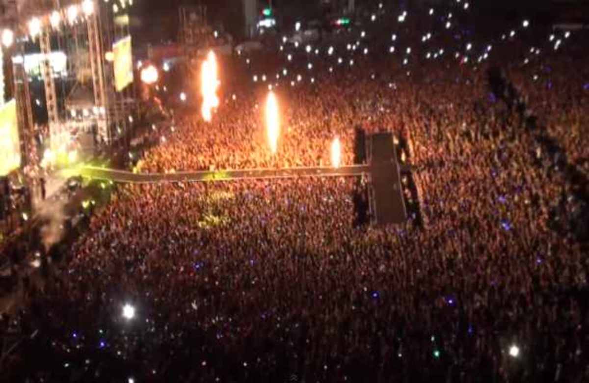 ΑΠΙΣΤΕΥΤΟ! Πλήθος 50.000 ατόμων χορεύει στο ρυθμό του Gangnam Style!