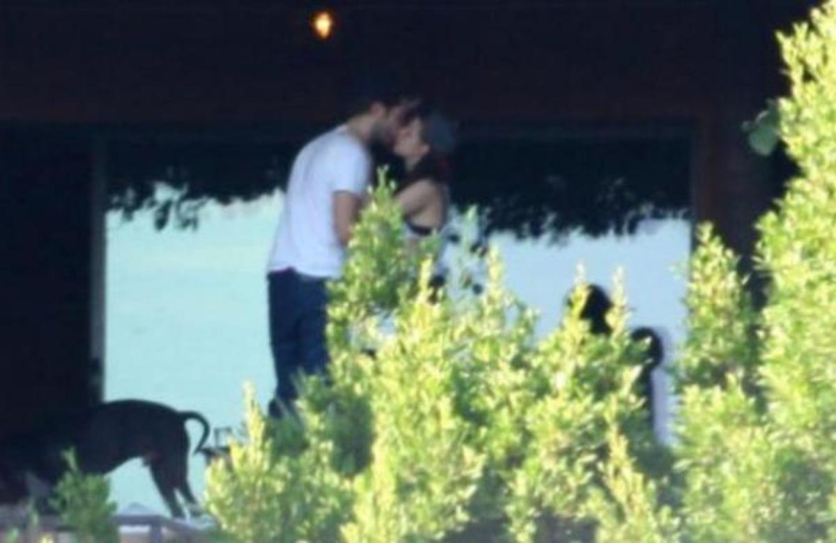 R. Pattinson – K. Stewart: Καυτά φιλιά και αγκαλιές μετά την επανασύνδεση!