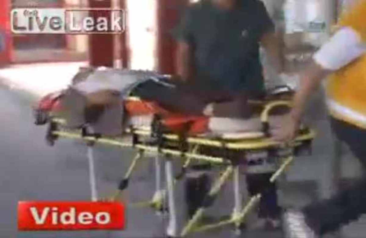 ΔΕΙΤΕ προσεκτικά τι θα συμβεί στον παππού πάνω στο φορείο!