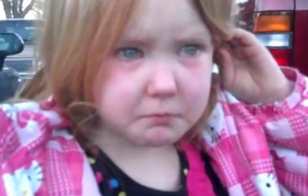 Πιτσιρίκα λέει με λυγμούς:”Βαρέθηκα τον Μπρόνκο Μπάμα και τον Μιτ Ρόμνεϊ” –