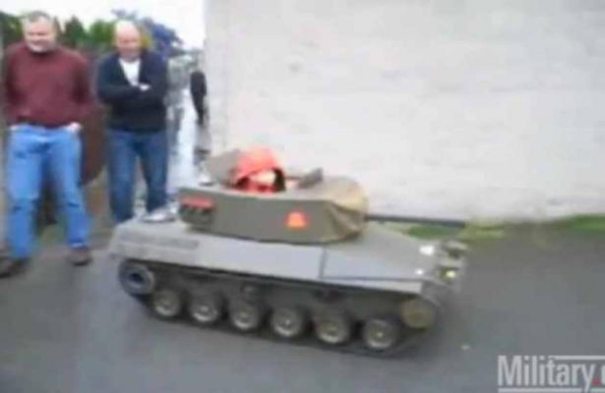 Έκανε δώρο στο γιό του ένα …τανκ! ΒΙΝΤΕΟ