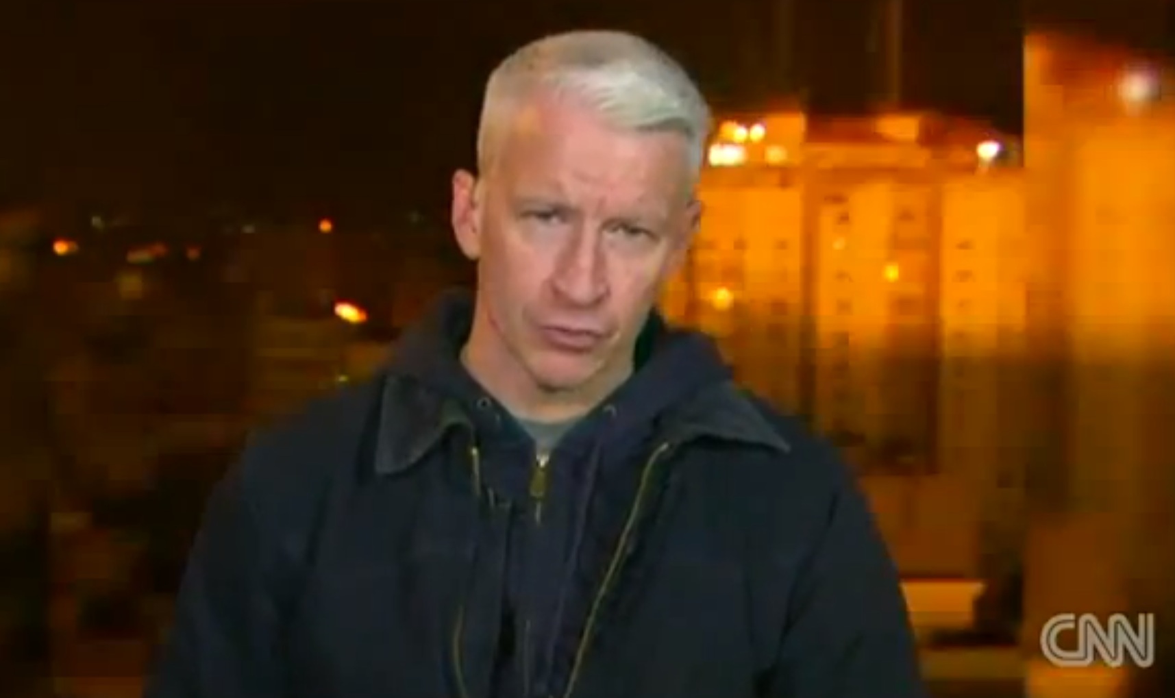 Η στιγμή που έσκασε βόμβα στην πλάτη του Anderson Cooper!