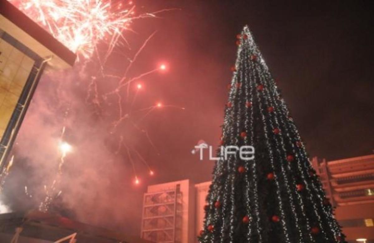 Οι επώνυμοι άναψαν το Χριστουγεννιάτικο Δέντρο! Φωτογραφίες