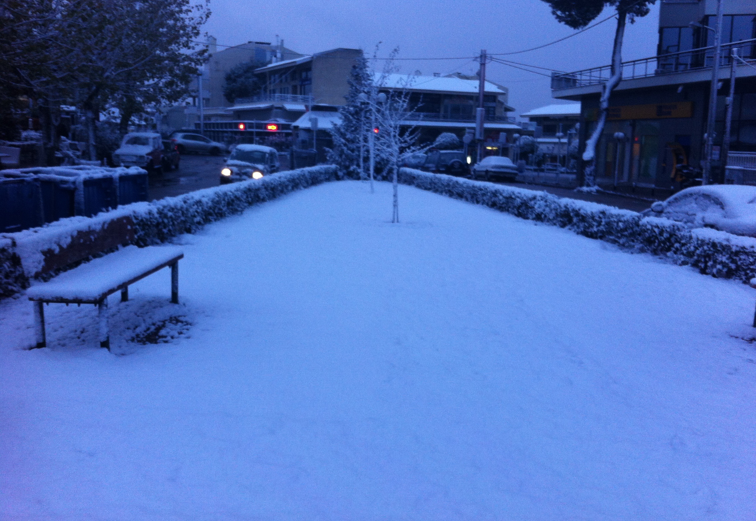 Ξημέρωσε… άσπρη μέρα! Σε λευκό κλοιό όλη η χώρα