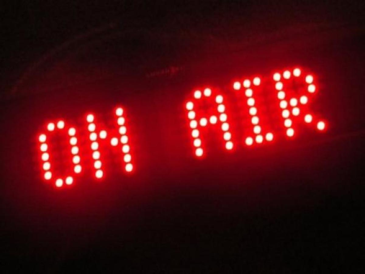 Aντιεξουσιαστές έχουν καταλάβει τον ραδιοφωνικό σταθμό Real