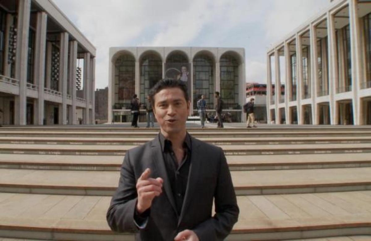 Ο Μάριος Φραγκούλης παρουσιάζει τη ζωή της Μαρίας Κάλλας!