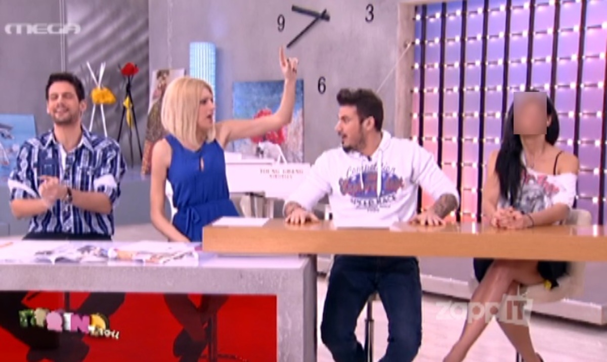 Ποια ποπ τραγουδίστρια κάθισε σήμερα δίπλα στον Άκη Πετρετζίκη;