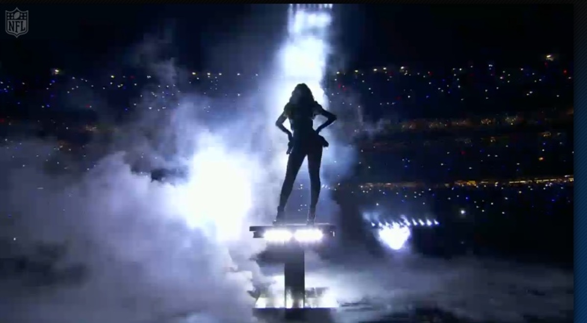 Δείτε την απίστευτη εμφάνιση της BEYONCE στο Super Bowl!
