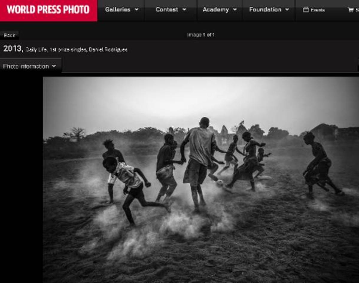 Άνεργος φωτορεπόρτερ, που αναγκάστηκε να πουλήσει τον εξοπλισμό του, κερδίζει το βραβείο World Press Photo