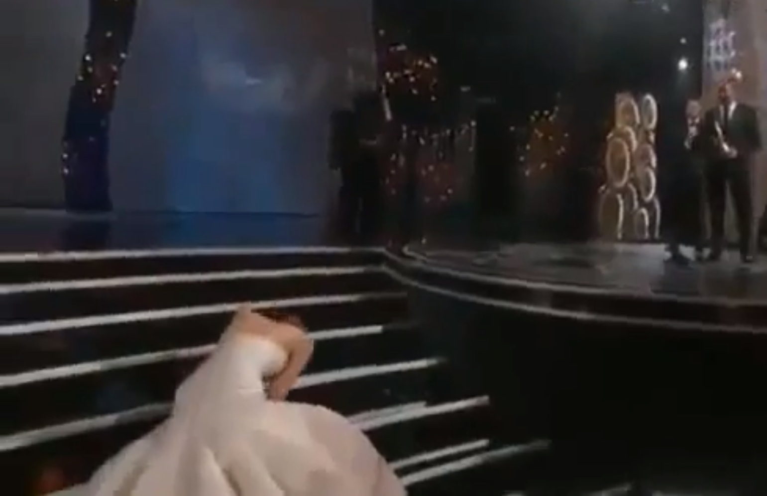 Η τούμπα της Jennifer Lawrence όταν πήγε να παραλάβει το Oscar!