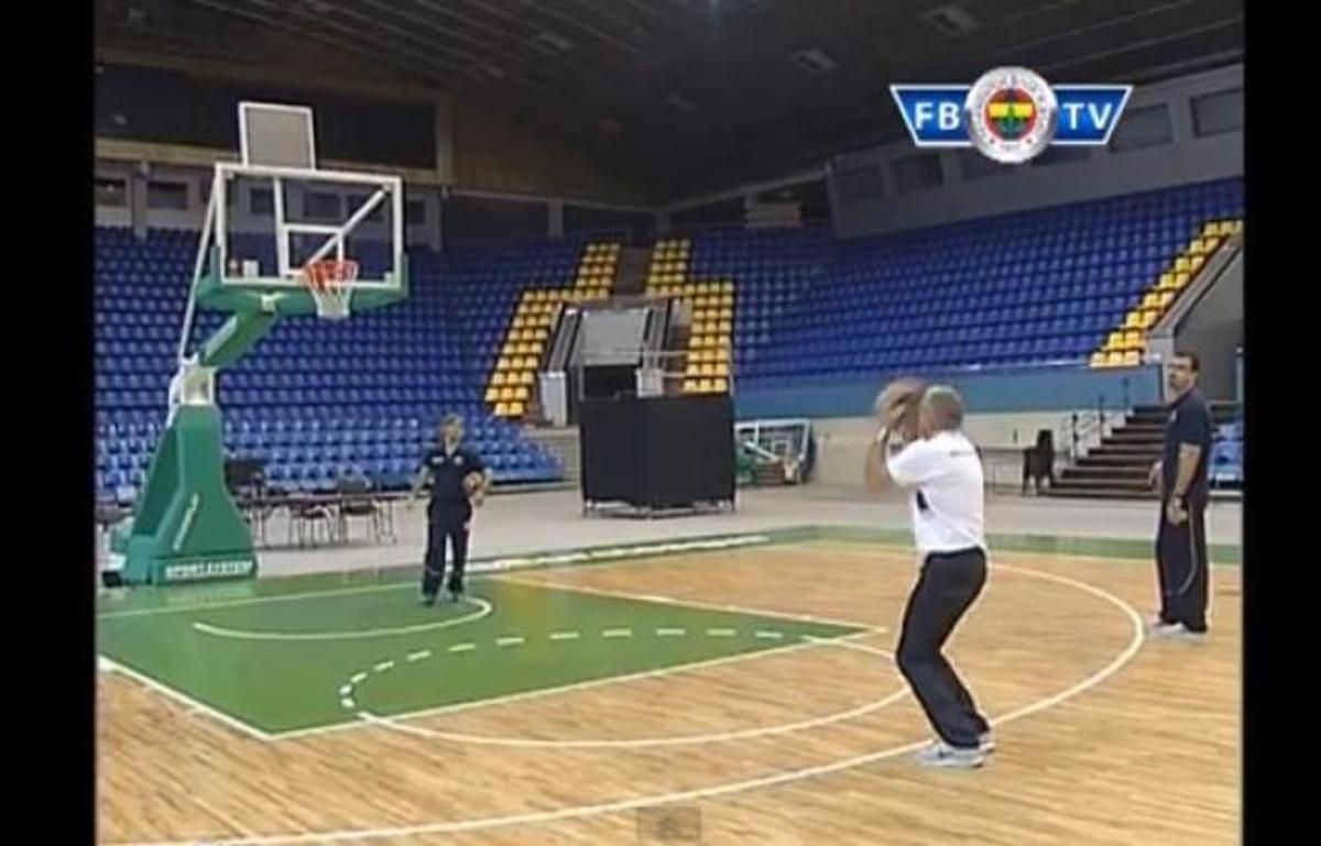 Ο Ζοτς τα βάζει από παντού..!