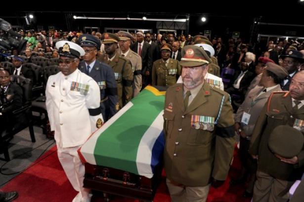 Ο τελευταίος αποχαιρετισμός στον Νέλσον Μαντέλα – Δείτε LIVE