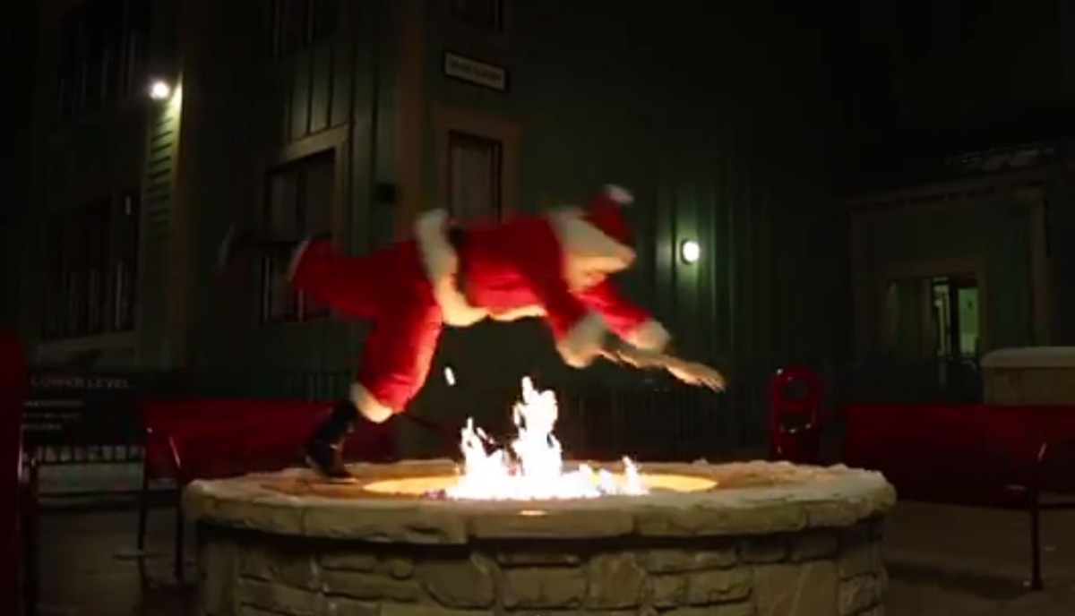 Ο Άι-Βασίλης έρχεται με… parkour