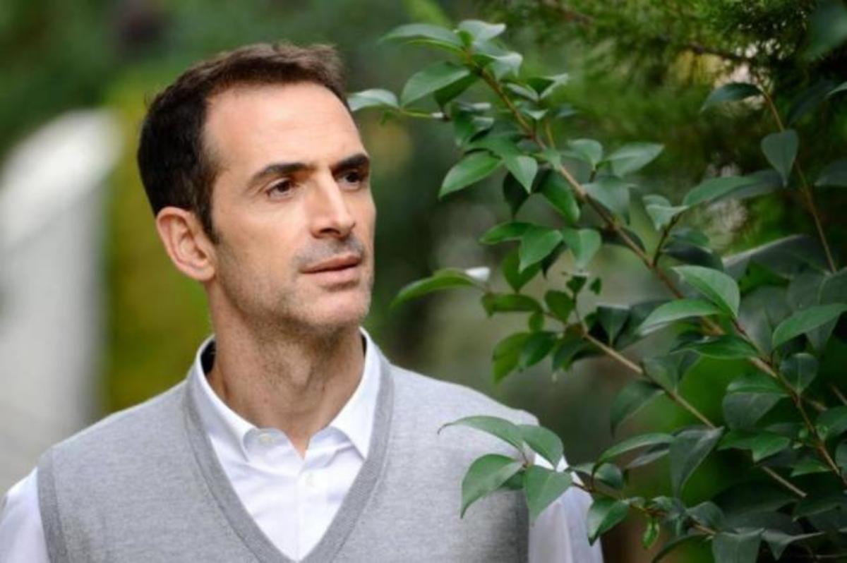 Η εξομολόγηση του Κώστα Κρομμύδα: «Μου την πέφτουν και άντρες»