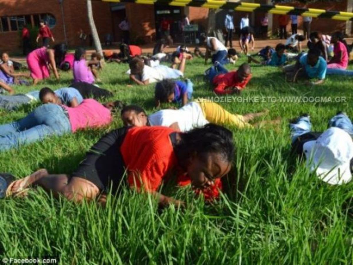 Πάστορας έβαλε τους πιστούς να φάνε γρασίδι για να έρθουν κοντά στον Θεό!