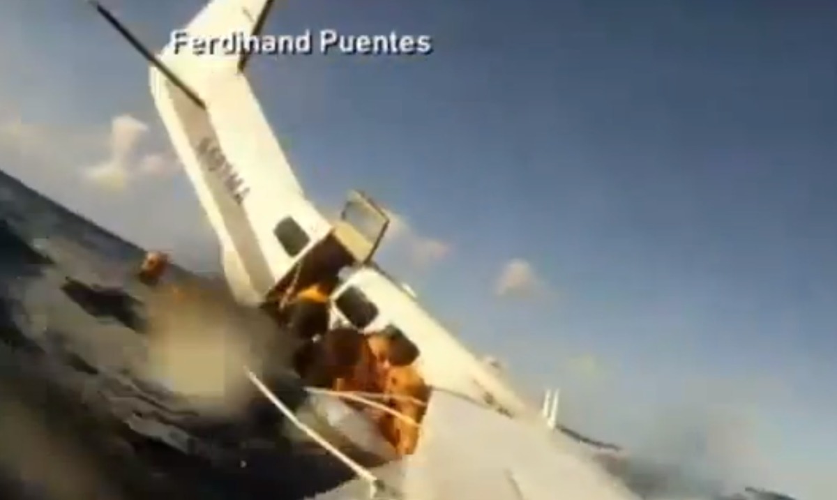 Βίντεο-σοκ: Επιβάτης αεροσκάφους κατέγραψε την πτώση στη θάλασσα!