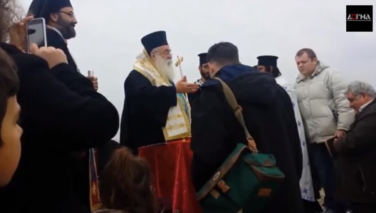 Καυγάς μητροπολίτη – πιστής εξαιτίας ενός… πονηρού