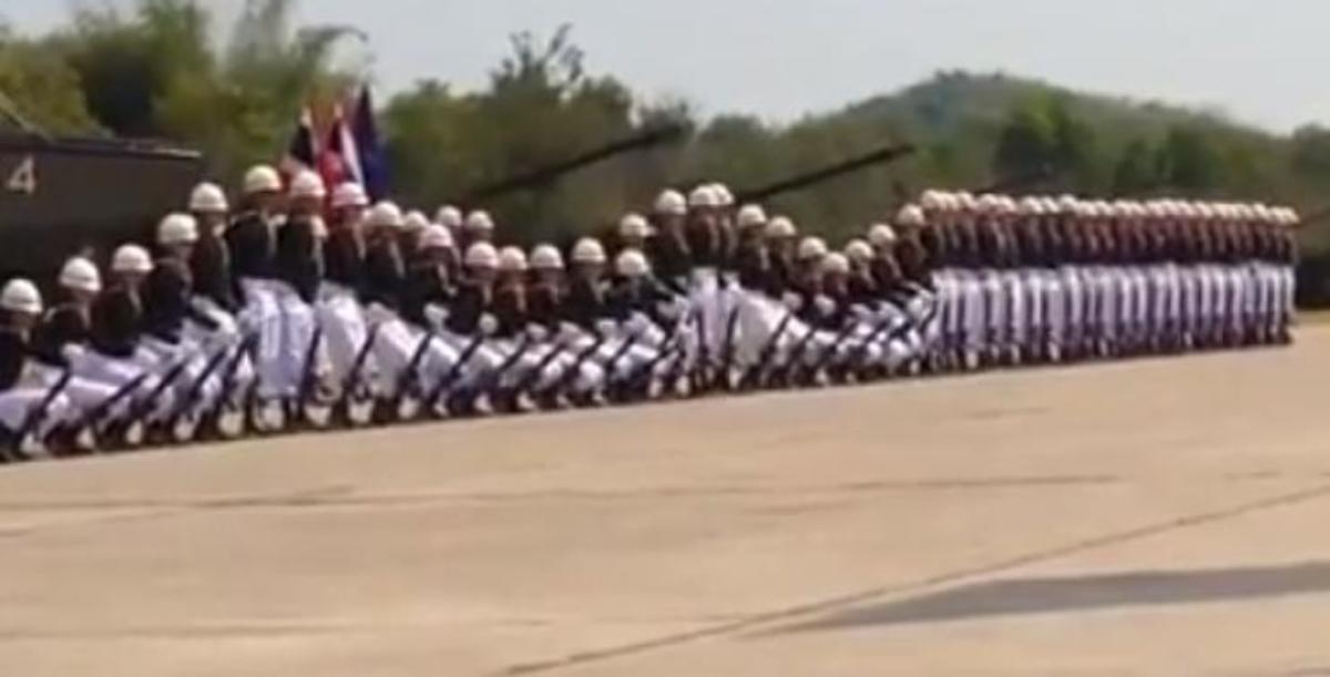 Ταϊλάνδη: Στρατιώτες χορευτές!