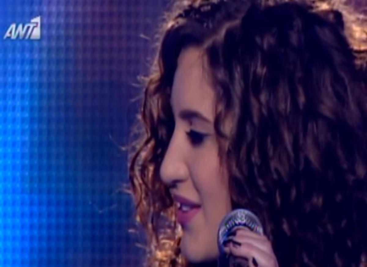 The Voice: Η sexy διαγωνιζόμενη που ξέχασε τα λόγια της!