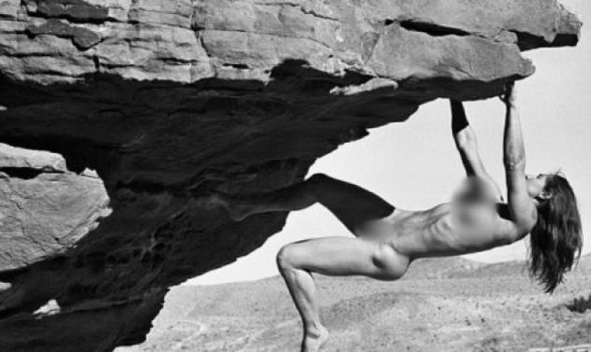 Σκαρφαλώνουν στα βράχια γυμνές!