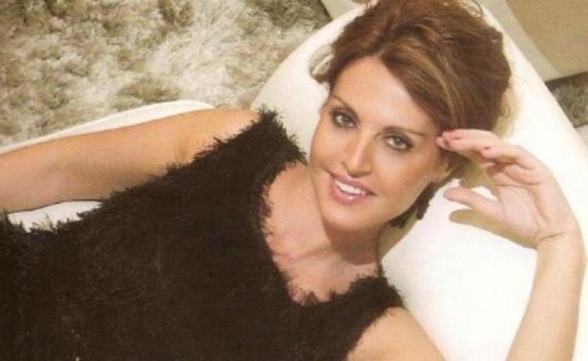 Αλεξάνδρα Παλαιολόγου: «Είμαι ξαπλωμένη σε ένα κρεβάτι με τα πόδια ανοιχτά…»