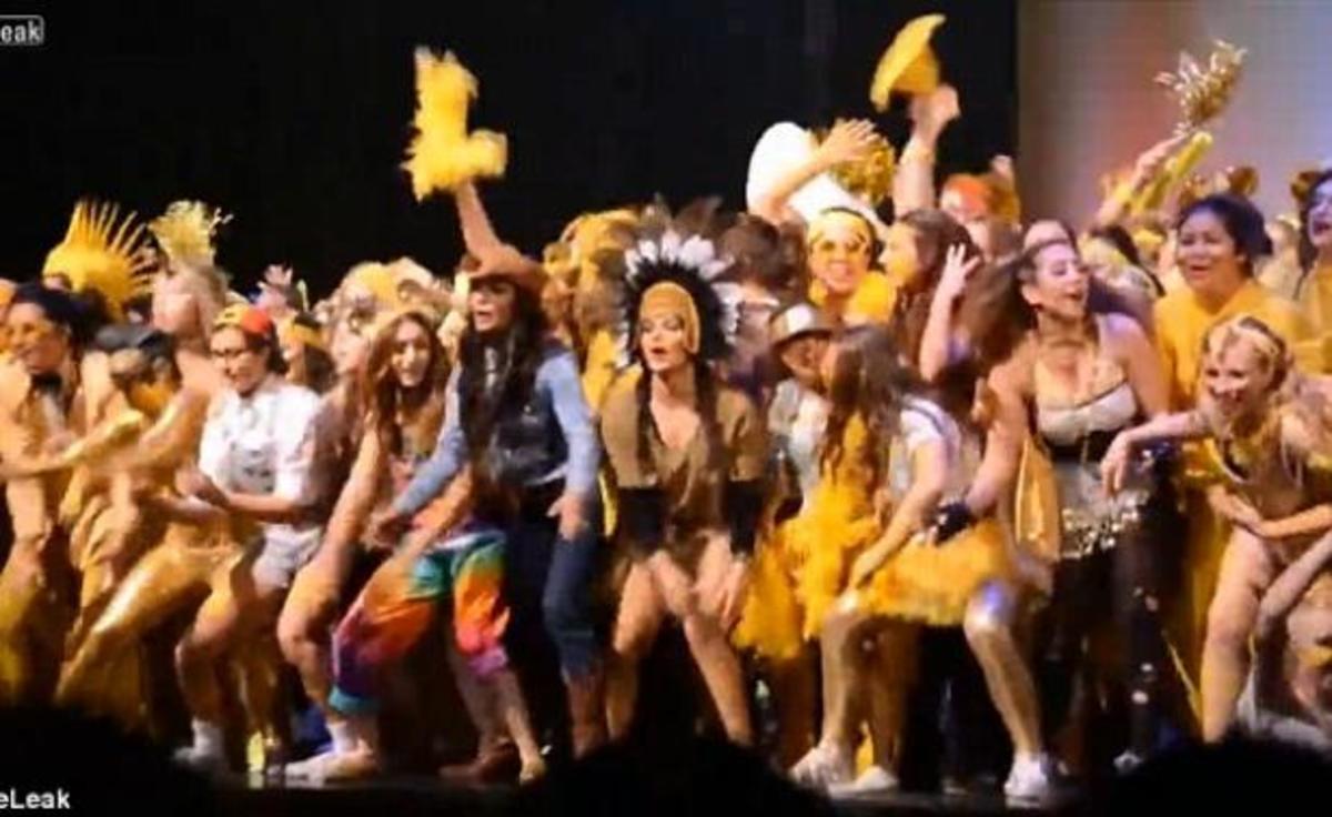 Κατάρρευσε σκηνή σε σχολείο! – Βίντεο!