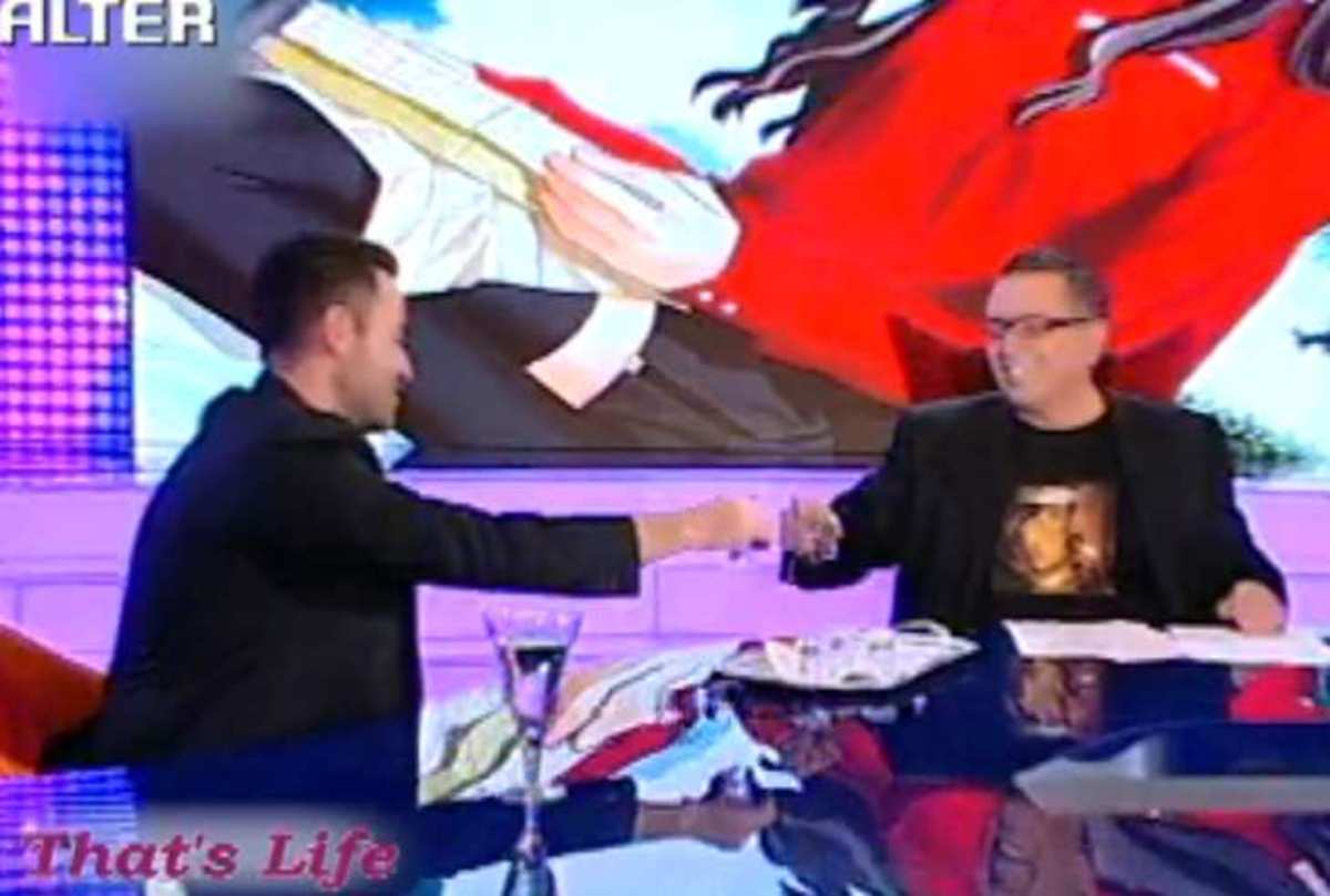 Θέμος κερνάει, Θέμης πίνει
