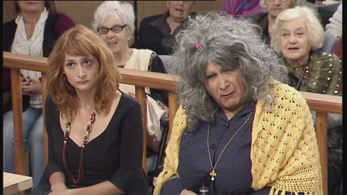 Δια Ταύτα: Αθώα γριούλα ή σίριαλ κίλερ