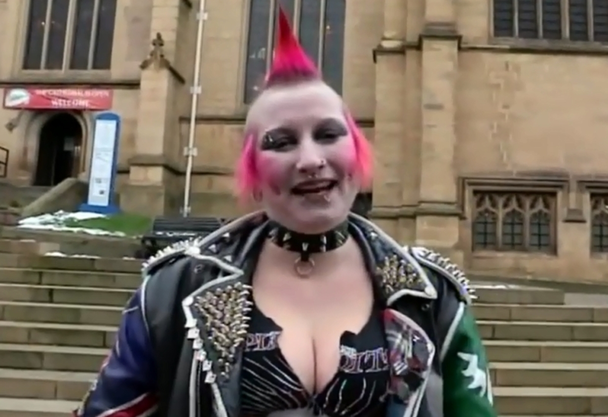 Βίντεο-σοκ: Το “φρικιό” που έγινε κουκλάρα! Η απίστευτη μεταμόρφωση!