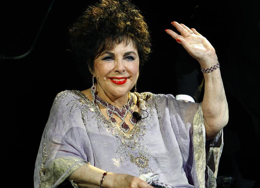 Σε καλύτερη κατάσταση η Elizabeth Taylor – Παραμένει στο νοσοκομείο