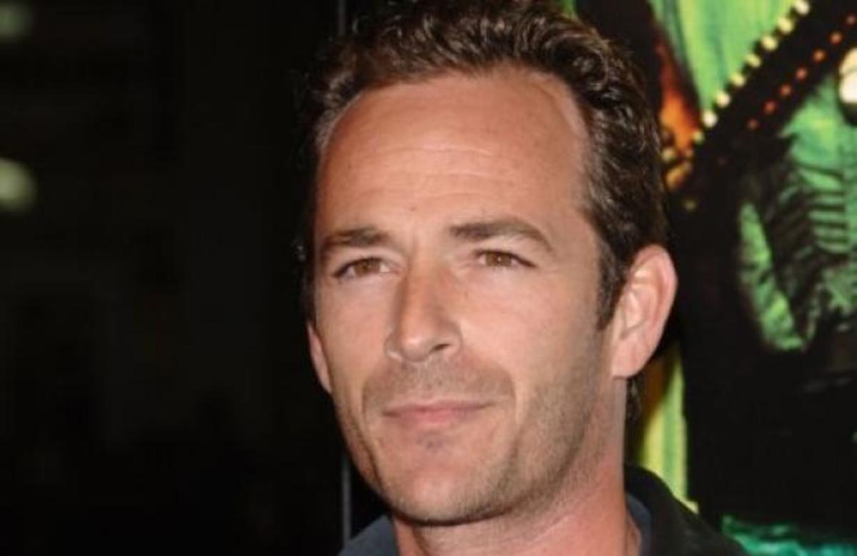 Ο Luke Perry μας δείχνει το σώμα του στα 47 του!