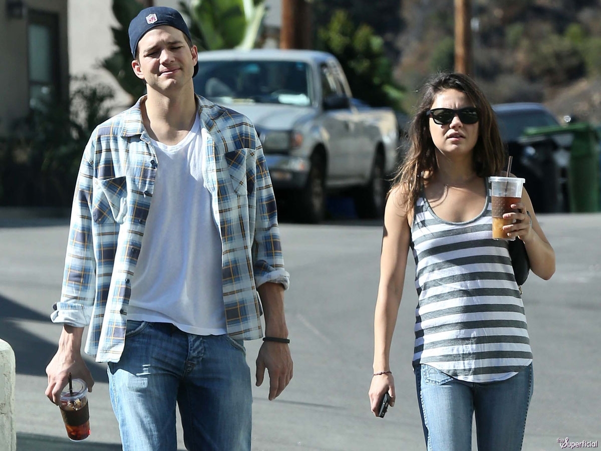Ashton Kutcher και Mila Kunis πρωτοτυπούν ως μέλλοντες γoνείς…