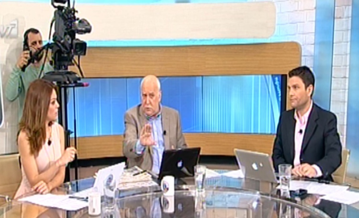 Ενοχλημένος ο Παπαδάκης με τα μηνύματα:  «Να κάνετε κριτική αξιοπρεπή, χωρίς βρισιές…»